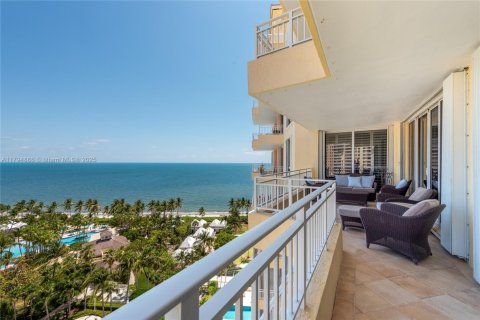 Condo in Key Biscayne, Florida, 4 bedrooms  № 1940647 - photo 2