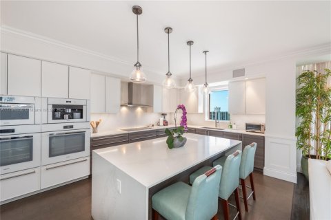 Condo in Key Biscayne, Florida, 4 bedrooms  № 1940647 - photo 9