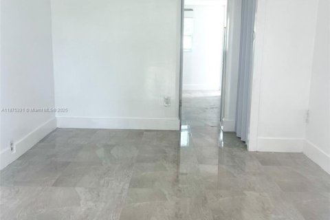 Снять в аренду виллу или дом в Вест-Парк, Флорида 1 спальня, 115.38м2, № 1923574 - фото 5