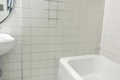 Снять в аренду виллу или дом в Вест-Парк, Флорида 1 спальня, 115.38м2, № 1923574 - фото 8