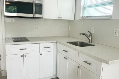 Casa en alquiler en West Park, Florida, 1 dormitorio, 115.38 m2 № 1923574 - foto 3