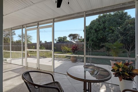 House in Cape Coral, Florida 3 bedrooms № 1965016 - photo 7