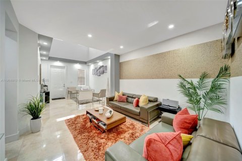 Touwnhouse à vendre à Doral, Floride: 3 chambres, 186.55 m2 № 2013941 - photo 8