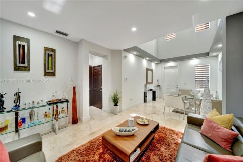 Touwnhouse à vendre à Doral, Floride: 3 chambres, 186.55 m2 № 2013941 - photo 9