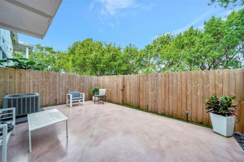 Touwnhouse à vendre à Doral, Floride: 3 chambres, 186.55 m2 № 2013941 - photo 25