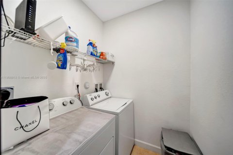 Touwnhouse à vendre à Doral, Floride: 3 chambres, 186.55 m2 № 2013941 - photo 10