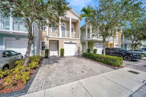 Touwnhouse à vendre à Doral, Floride: 3 chambres, 186.55 m2 № 2013941 - photo 2