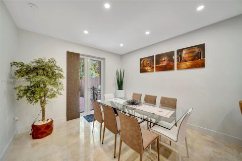 Touwnhouse à vendre à Doral, Floride: 3 chambres, 186.55 m2 № 2013941 - photo 18