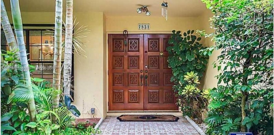 Casa en Davie, Florida 3 dormitorios, 169.36 m2 № 1951340