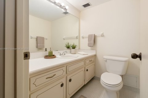 Condo in Bay Harbor Islands, Florida, 1 bedroom  № 1865075 - photo 11