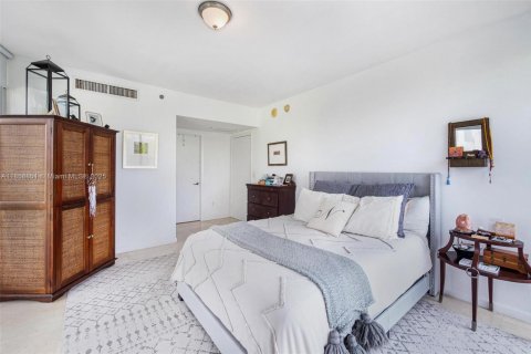 Condominio en venta en Miami, Florida, 2 dormitorios, 116.59 m2 № 2022715 - foto 16
