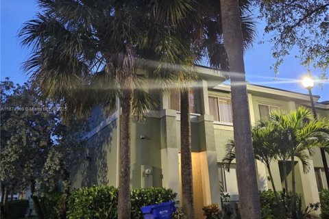 Купить таунхаус в Холливуд, Флорида 3 спальни, 133.78м2, № 2036828 - фото 13