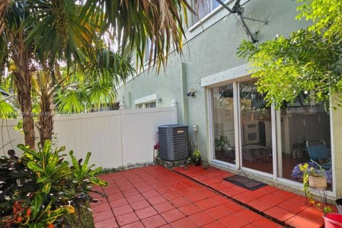 Купить таунхаус в Холливуд, Флорида 3 спальни, 133.78м2, № 2036828 - фото 12