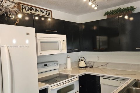 Купить таунхаус в Холливуд, Флорида 3 спальни, 133.78м2, № 2036828 - фото 7