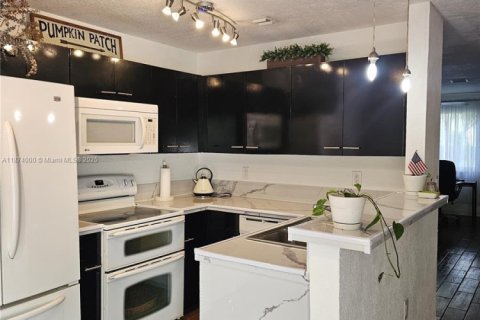 Купить таунхаус в Холливуд, Флорида 3 спальни, 133.78м2, № 2036828 - фото 5