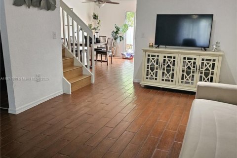 Купить таунхаус в Холливуд, Флорида 3 спальни, 133.78м2, № 2036828 - фото 2