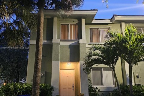 Touwnhouse à Hollywood, Floride 3 chambres, 133.78 m2 № 2036828