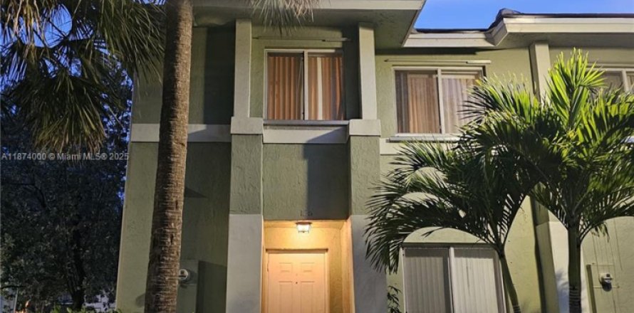 Таунхаус в Холливуд, Флорида 3 спальни, 133.78м2 № 2036828