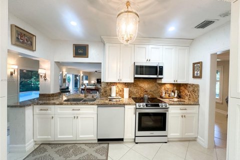 House in Palmetto Bay, Florida 3 bedrooms, 218.51 sq.m. № 1818091 - photo 29