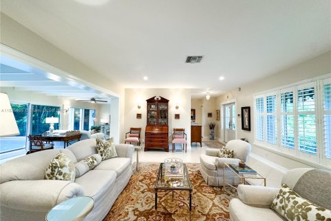 House in Palmetto Bay, Florida 3 bedrooms, 218.51 sq.m. № 1818091 - photo 19