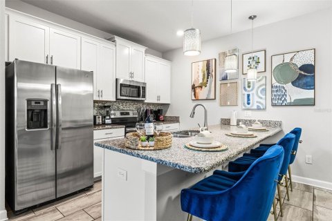 Touwnhouse à vendre à Kissimmee, Floride: 5 chambres, 201.41 m2 № 1876279 - photo 5