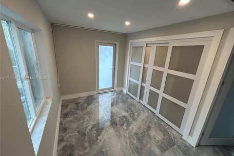 House in Lauderdale-by-the-Sea, Florida 3 bedrooms, 131.55 sq.m. № 1761612 - photo 23