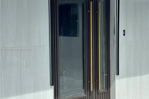 House in Lauderdale-by-the-Sea, Florida 3 bedrooms, 131.55 sq.m. № 1761612 - photo 20