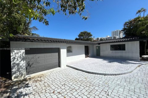 House in Lauderdale-by-the-Sea, Florida 3 bedrooms, 131.55 sq.m. № 1761612 - photo 17