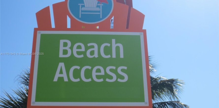 House in Lauderdale-by-the-Sea, Florida 3 bedrooms, 131.55 sq.m. № 1761612