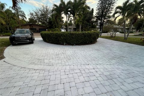 House in Lauderdale-by-the-Sea, Florida 3 bedrooms, 131.55 sq.m. № 1761612 - photo 29