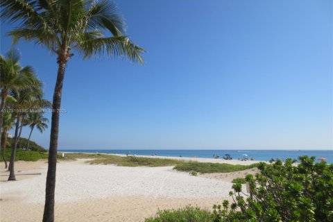 House in Lauderdale-by-the-Sea, Florida 3 bedrooms, 131.55 sq.m. № 1761612 - photo 10