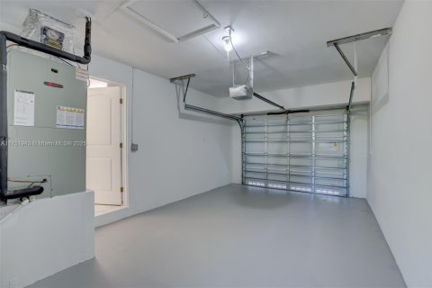 House in Lauderdale-by-the-Sea, Florida 3 bedrooms, 131.55 sq.m. № 1761612 - photo 27