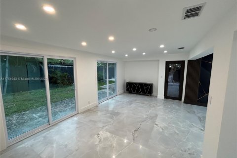 House in Lauderdale-by-the-Sea, Florida 3 bedrooms, 131.55 sq.m. № 1761612 - photo 25