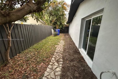 House in Lauderdale-by-the-Sea, Florida 3 bedrooms, 131.55 sq.m. № 1761612 - photo 26