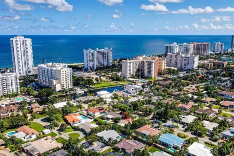 House in Lauderdale-by-the-Sea, Florida 3 bedrooms, 131.55 sq.m. № 1761612 - photo 14