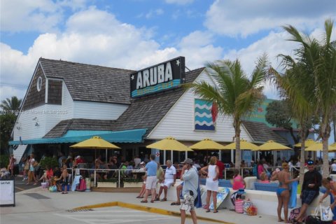 House in Lauderdale-by-the-Sea, Florida 3 bedrooms, 131.55 sq.m. № 1761612 - photo 3