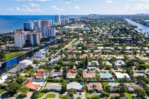 House in Lauderdale-by-the-Sea, Florida 3 bedrooms, 131.55 sq.m. № 1761612 - photo 16