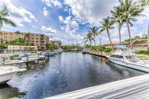 House in Lauderdale-by-the-Sea, Florida 3 bedrooms, 131.55 sq.m. № 1761612 - photo 13