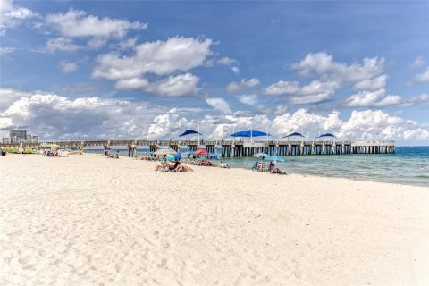 House in Lauderdale-by-the-Sea, Florida 3 bedrooms, 131.55 sq.m. № 1761612 - photo 9