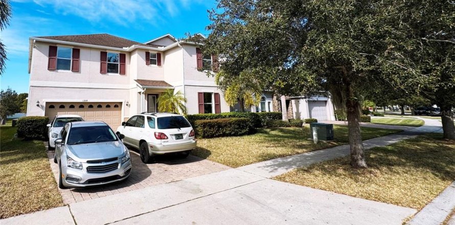 House in Orlando, Florida 5 bedrooms, 337.05 sq.m. № 1532599