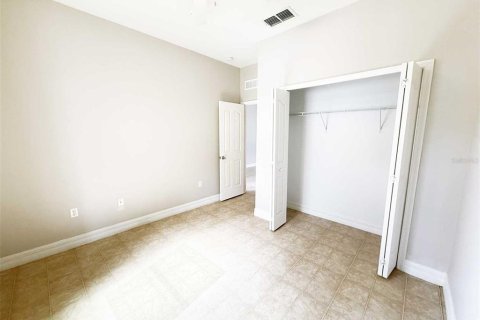 House in Orlando, Florida 5 bedrooms, 337.05 sq.m. № 1532599 - photo 5