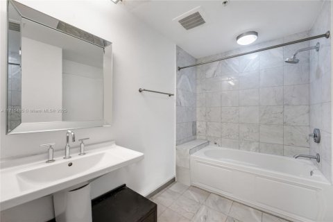 Condo in Miami Beach, Florida, 3 bedrooms  № 1467151 - photo 15