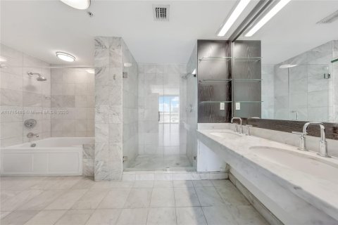 Condo in Miami Beach, Florida, 3 bedrooms  № 1467151 - photo 12