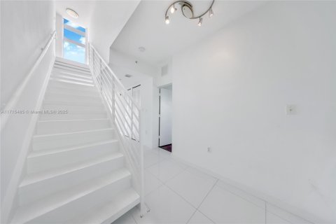 Condo in Miami Beach, Florida, 3 bedrooms  № 1467151 - photo 16