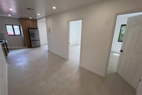 Propiedad comercial en venta en Miami, Florida, 371.42 m2 № 2054869 - foto 21