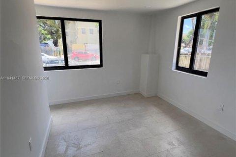 Propiedad comercial en venta en Miami, Florida, 371.42 m2 № 2054869 - foto 9