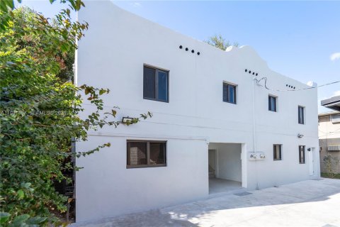 Propiedad comercial en venta en Miami, Florida, 371.42 m2 № 2054869 - foto 14