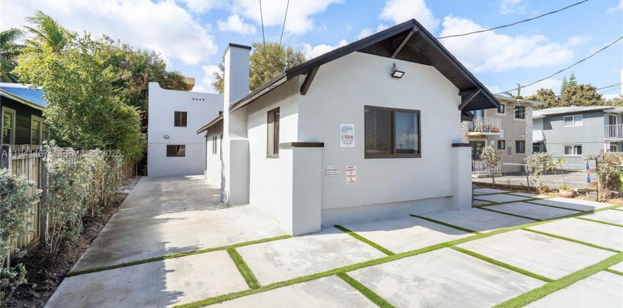 Propiedad comercial en Miami, Florida 371.42 m2 № 2054869