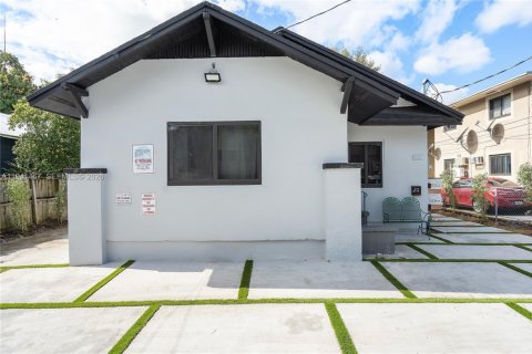 Propiedad comercial en venta en Miami, Florida, 371.42 m2 № 2054869 - foto 3