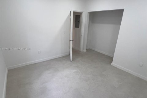 Propiedad comercial en venta en Miami, Florida, 371.42 m2 № 2054869 - foto 11